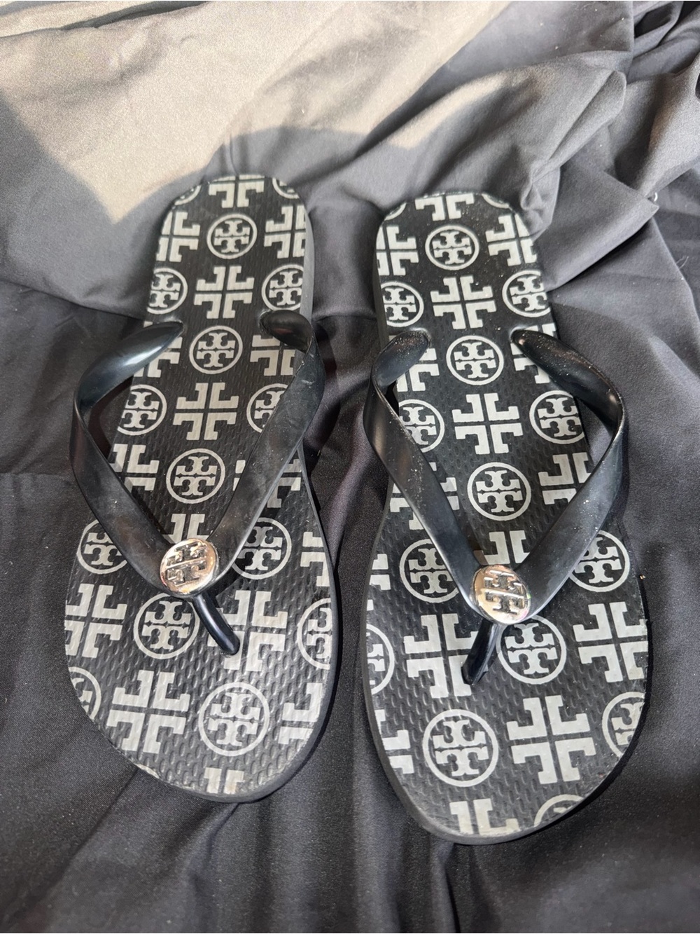 Tory Burch Womens Black/Gray Logo Print Flip Flop Sandals Slip On size 8